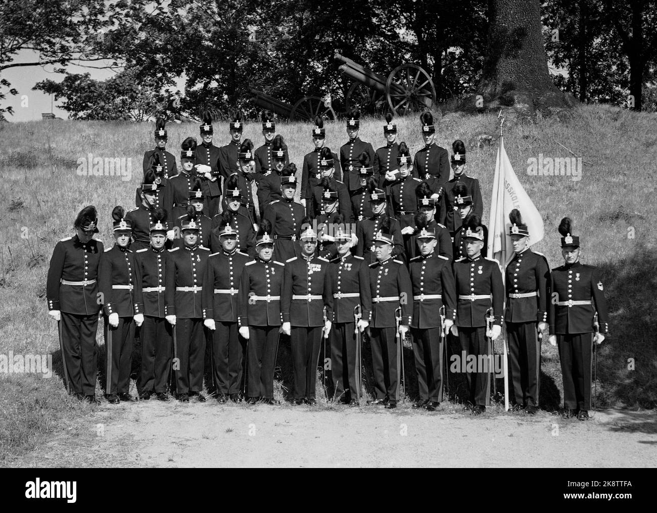 Oslo 19590828 Kronprinz Harald ist Absolvent der Kriegsschule. Gruppenbild des Wurfes des Kronprinzen, wo der Kronprinz die Nr. 8 von 24 wurde. Kronprinz Harald Nr. 1 aus V in der zweiten Reihe von vorne. Foto: NTB / NTB Stockfoto