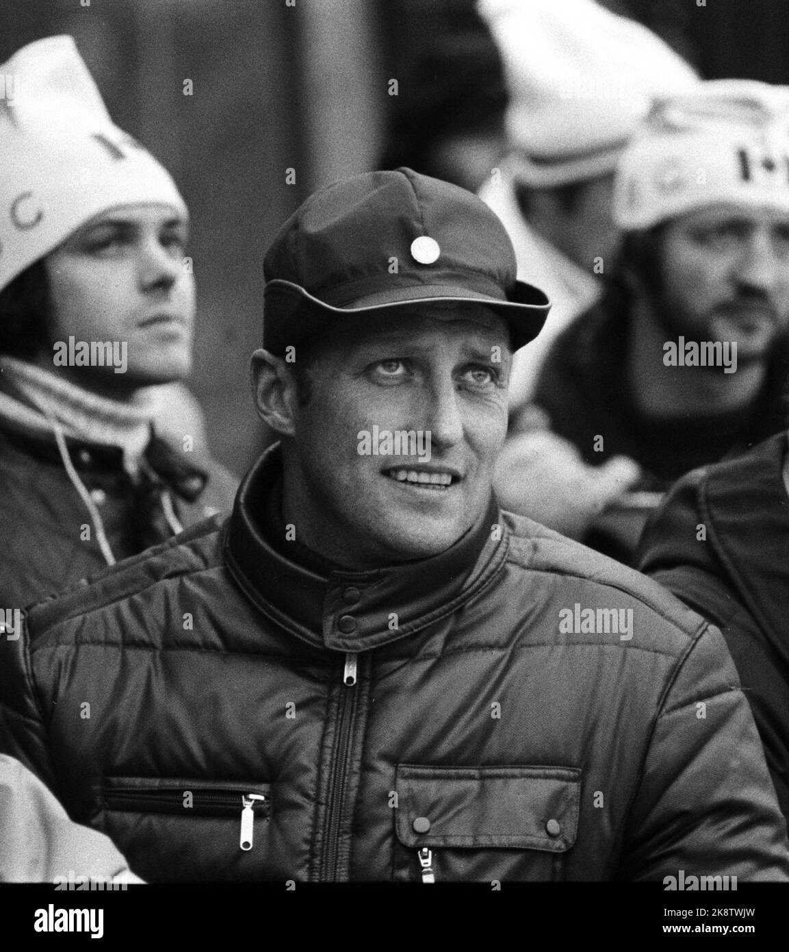 Falun, Schweden Februar 1974. Kronprinz Harald während der Weltmeisterschaft in Falun. Er ist Zuschauer während des Springrennens. NTB-Archivfoto / ntb Stockfoto