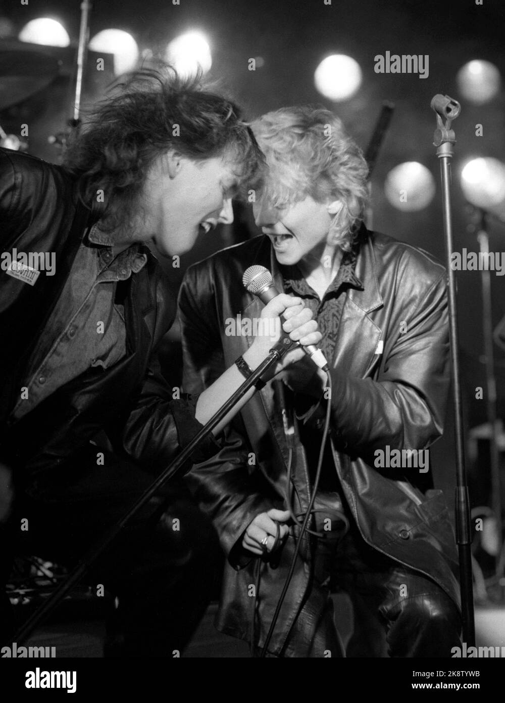 Horten 1986-12-19: Kreation auf der Bühne während Rocke-Gilde in Horten Dezember 1986. Die Gruppe besteht aus per Kristian Indrehus und Geir Olav Bøkestad. Foto: Arve Schaug Stockfoto