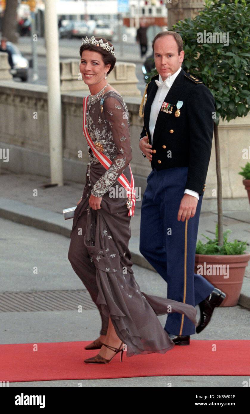 Stockholm 199604: König Carl XVI Gustaf 50 Jahre - mehrere Tage der jährlichen Party für Schwedens König. Gallafest im Schloss. Königliche Gäste kommen an. Das Bild: Prinzessin Caroline und Erbprinz Albert von Monaco. Foto: Bjørn Sigurdsøn / NTB / NTB Stockfoto