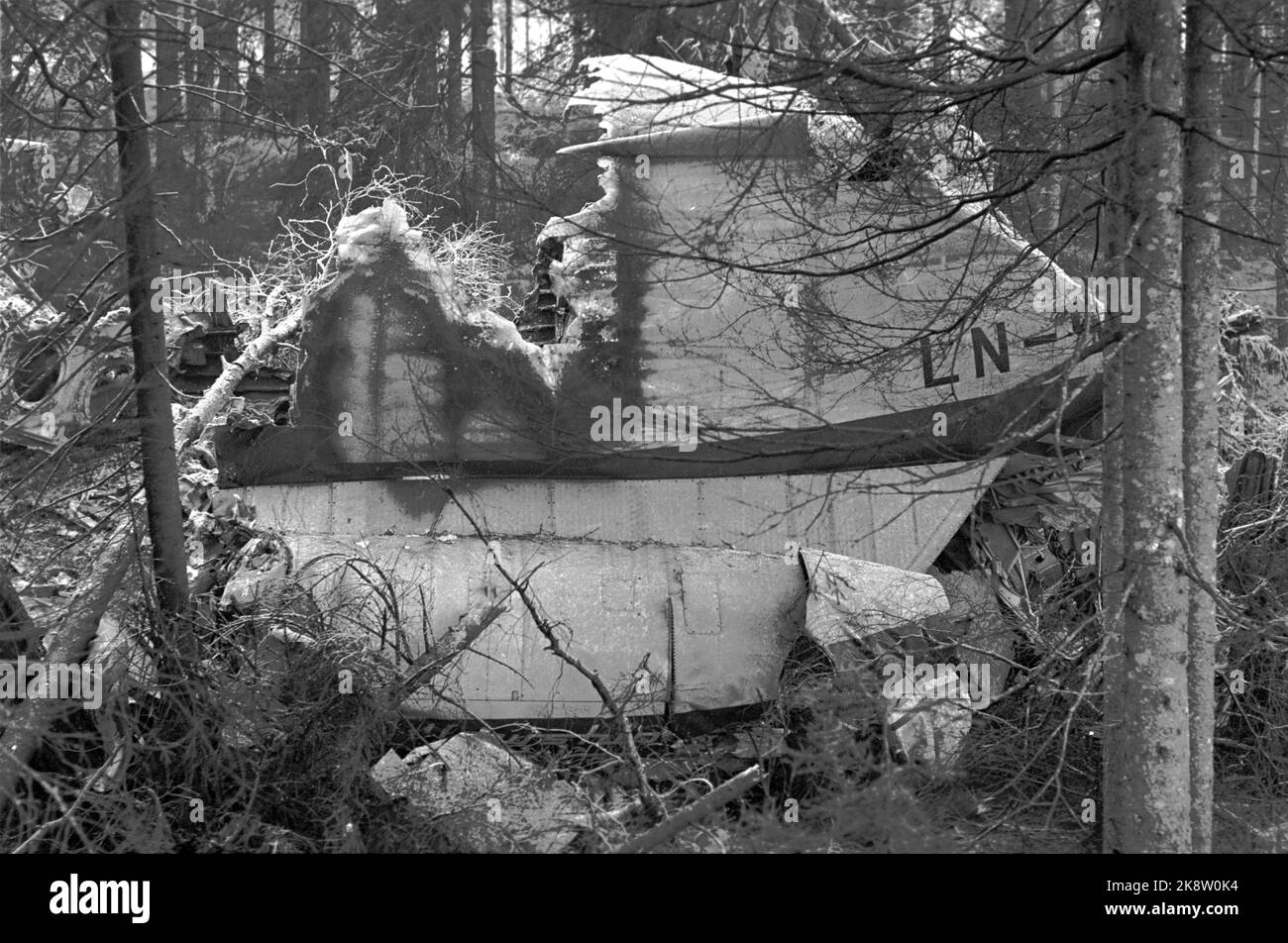 Asker 19721226 der Flugzeugabsturz in Vestmarka am kleinen Heiligabend, bei dem ein Fokker Fellowship Fly von Braathens Safe abstürzte und 40 Menschen starben. Foto: NTB / NTB Stockfoto
