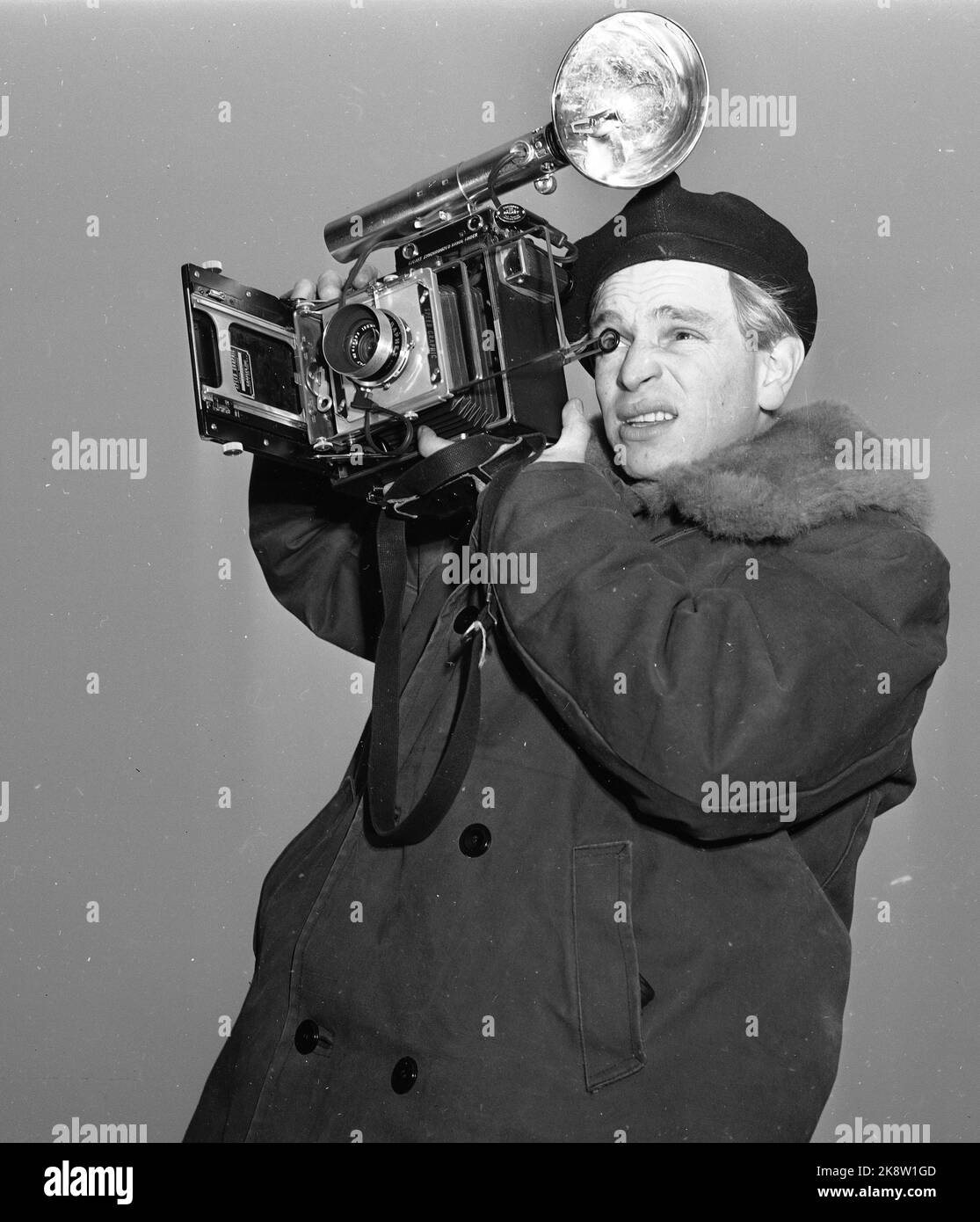 Oslo 1950 das Wochenmagazin 'Current' ist fünf Jahre alt, die erste Ausgabe datiert vom 16. Juni 1945. Hier aus dem Bericht "Ein modernes Wochenmagazin verwandelt sich in" Fotograf Sverre A. Børretzen ist der Mann hinter der Kamera in den meisten norwegischen Berichten. Flugplatz: Das ganze Land - oft weit weg von den redaktionellen Räumlichkeiten. Foto: Current / NTB *** das Foto wurde nicht verarbeitet ***** Stockfoto