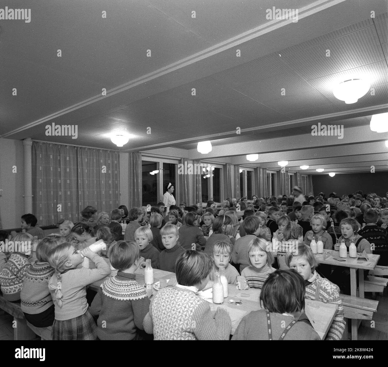 Oslo, Den 8. Dezember 1959. Hauketo Schule in Prinsdal. Hier von der ...