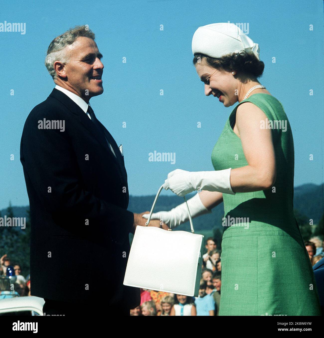 Fla 19690811 queen elizabeth in norwegen mit der familie hier Fotos