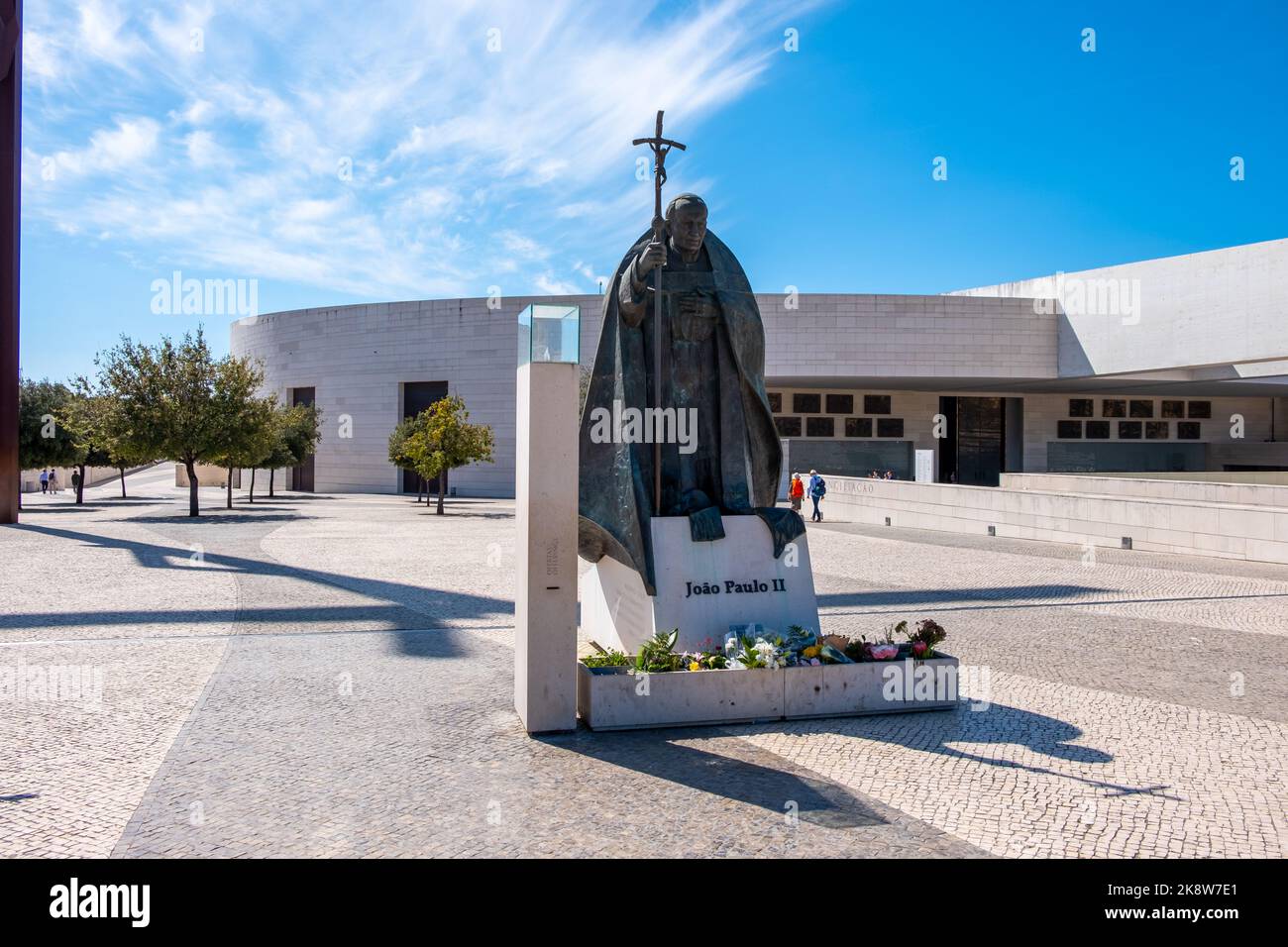 Fatima, Portugal, 23.09.202 - das Heiligtum von Fatima, Portugal. Blick auf die Statue des Heiligen Papstes Johannes Paul II Stockfoto