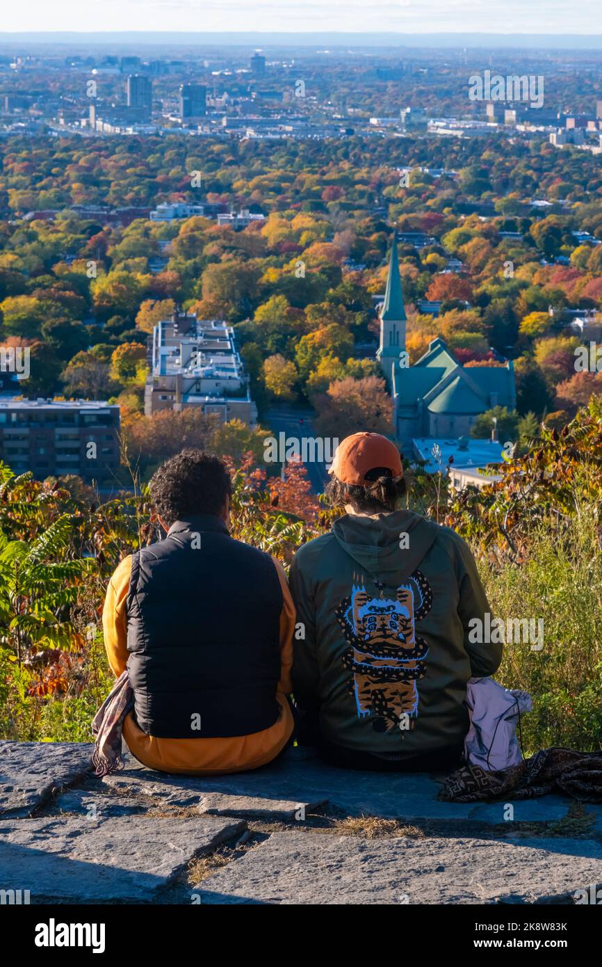 Montreal, CA 10. Oktober 2022 Menschen, die im Herbst den Blick über