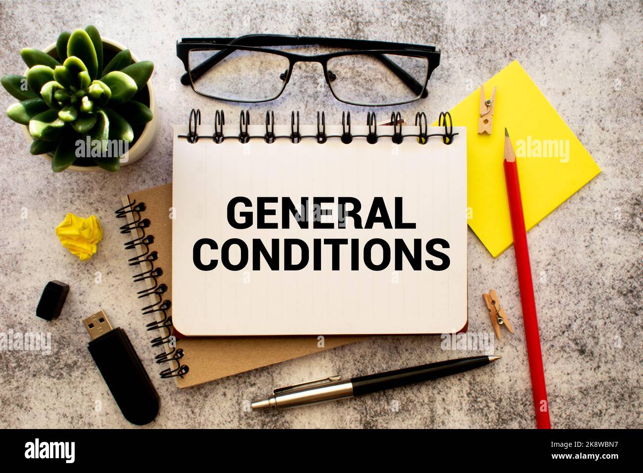 Closeup auf Geschäftsmann hielt eine Karte mit Text Rahmenbedingungen, Konzept Geschäftsbild mit soft-Fokus-Hintergrund und Vintage-Ton Stockfoto