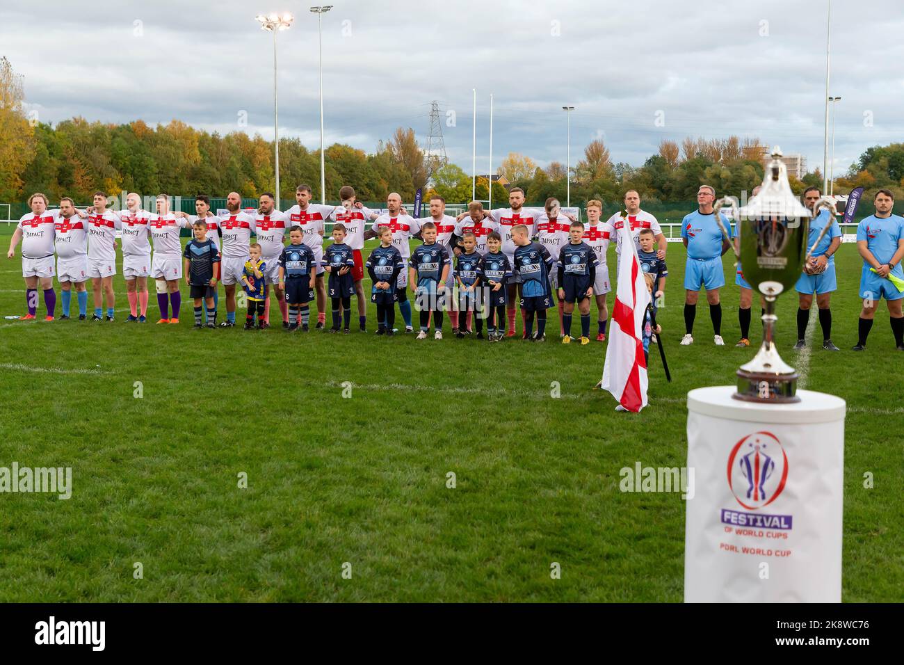 Rugby-League-Weltmeisterschaft für körperliche Behinderungen im Victoria Park. Nationalhymnen als England Australien spielte Stockfoto