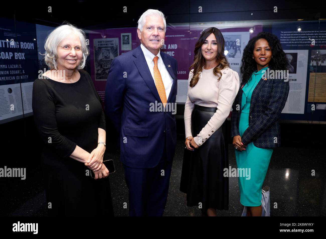 New York City, USA. 24. Oktober 2022. Elizabeth Barney, Bruce Blakeman, Michelle Joseph und Mazi Pilip nehmen am 24. Oktober 2022 an der Veranstaltung zum #EndJewHatred Day im Zentrum für jüdische Geschichte in New York City Teil. (Foto von John Lamparski/Sipa USA) Quelle: SIPA USA/Alamy Live News Stockfoto