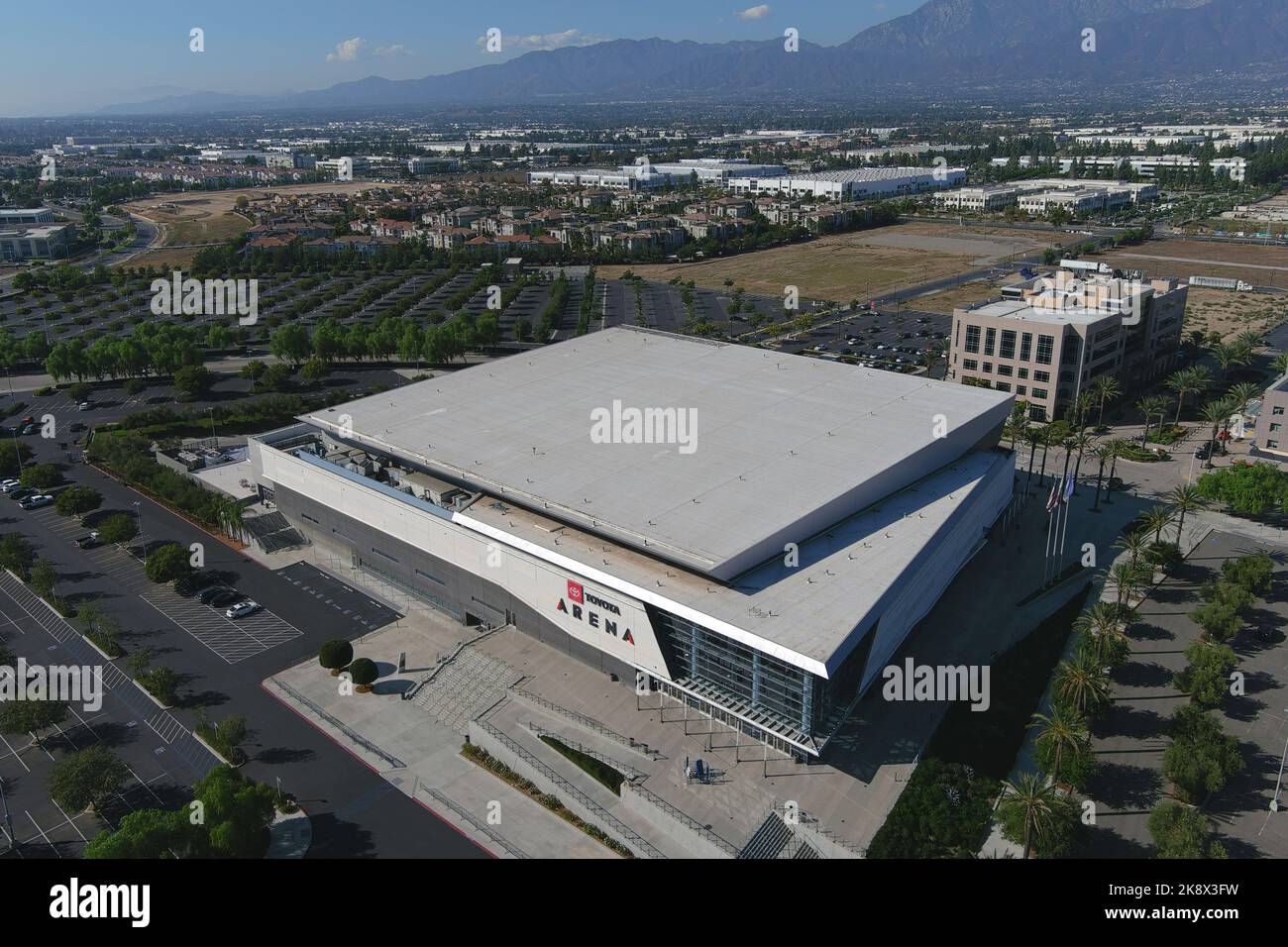 Ein allgemeiner Überblick über die Toyota Arena, Freitag, 21. Oktober 2022, in Ontario, Kalif. Die Arena, auch bekannt als Ontario Community Events Center und Citizens Business Bank Arena, ist die Heimat der Ontario-Herrschaft der American Hockey League, der Ontario Fury der Major Arena Soccer League und der Ontario Clippers der NBA G League Stockfoto