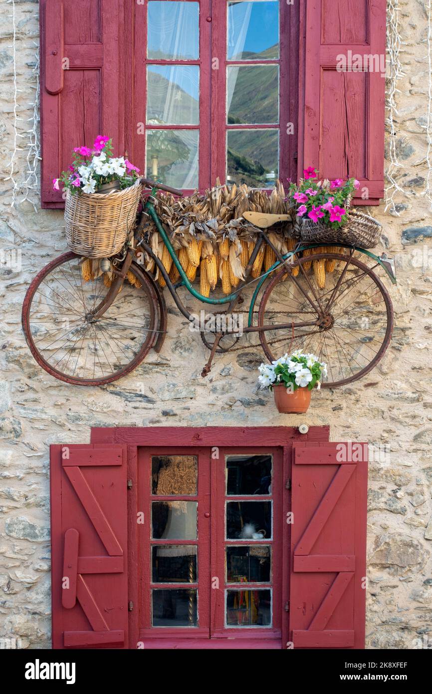 Altes Fahrrad als Dekoration verwendet Stockfoto