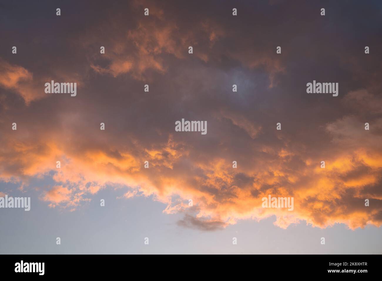 Abendhimmel mit dramatische Wolken Stockfoto