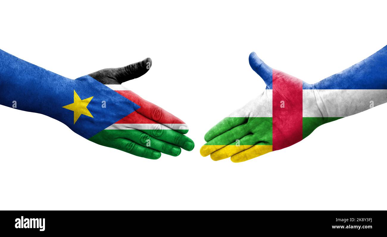 Handschlag zwischen Fahnen der Zentralafrikanischen Republik und des Südsudan auf Händen gemalt, isoliertes transparentes Bild. Stockfoto