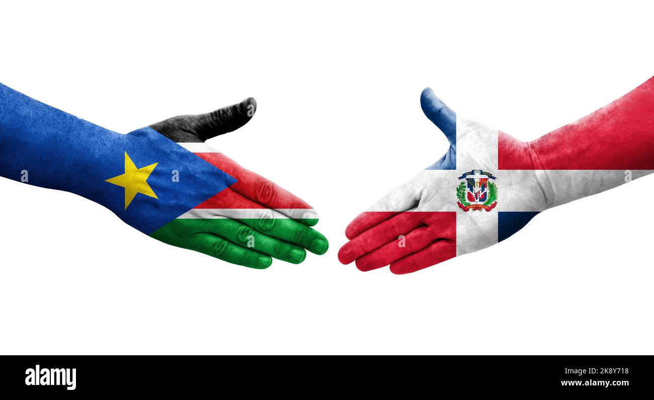 Handschlag zwischen der Dominikanischen Republik und Südsudan Flaggen auf Händen gemalt, isolierte transparente Bild. Stockfoto