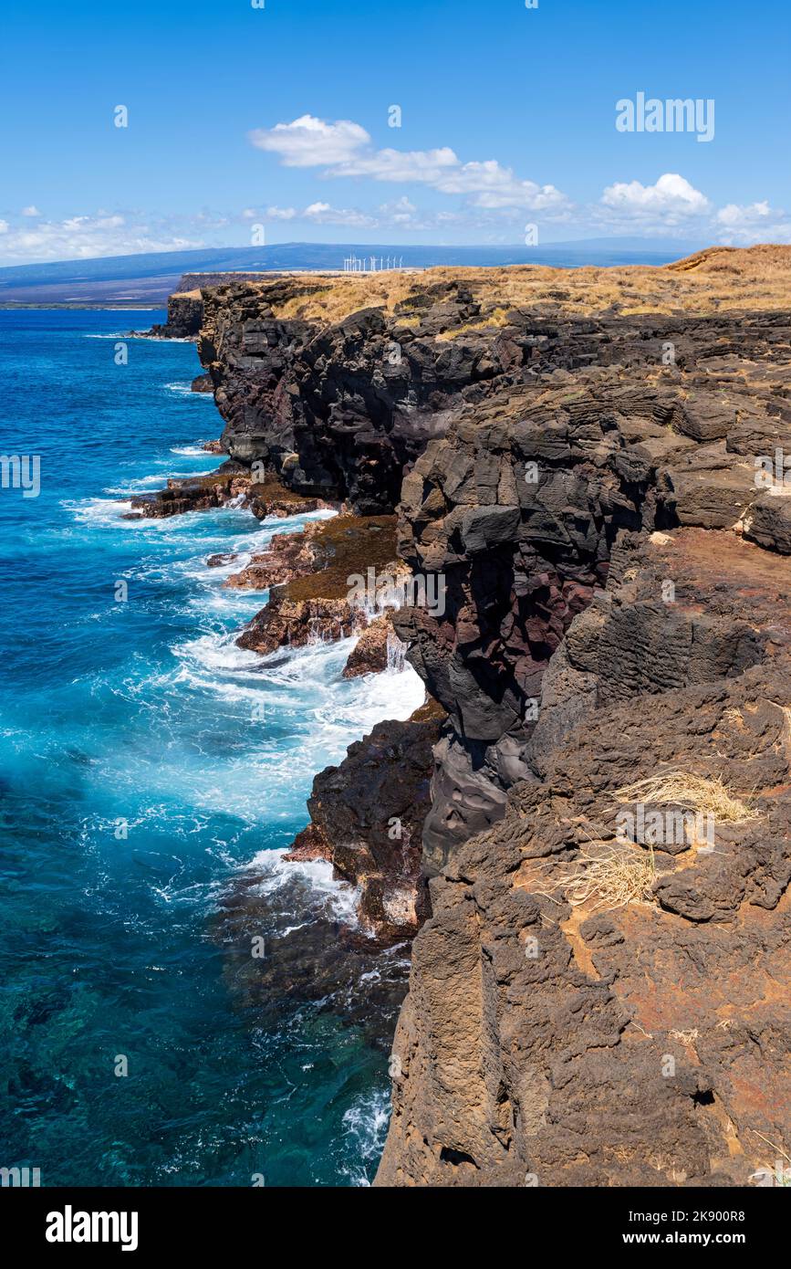 Steile Klippen entlang ka lae oder South Point Küste hawaii am südlichsten Punkt der vereinigten Staaten Stockfoto