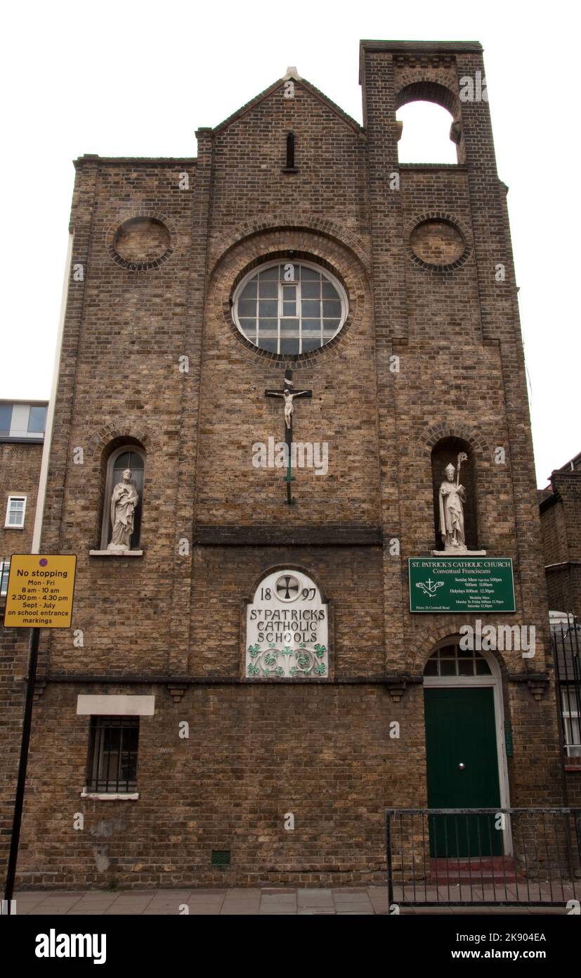 St. Patrick's Catholic Church and Schools, Lambeth, London, Großbritannien. Lambeth war schon immer die Heimat einer großen Zahl von Einwanderern, vor allem von Iren Stockfoto