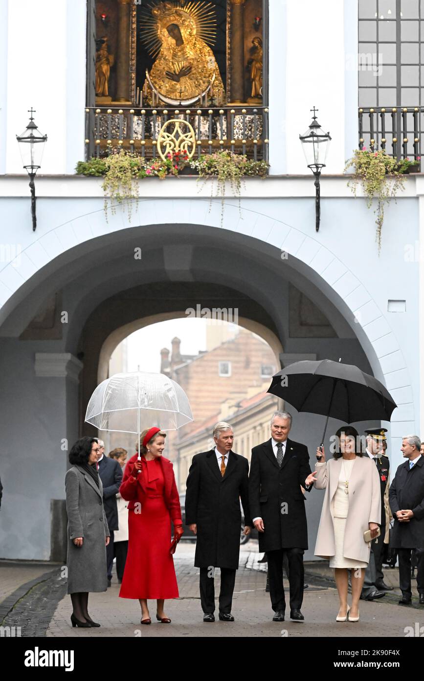 Diana Nausediene, Ehefrau des litauischen Präsidenten Gitanas Nauseda, des litauischen Präsidenten Gitanas Nauseda, der belgischen Königin Mathilde und des belgischen Königs Philippe - Filip, abgebildet beim offiziellen Staatsbesuch des belgischen Königspaares in der Republik Litauen am Dienstag, dem 25. Oktober 2022, in Vilnius. BELGA FOTO DIRK WAEM Stockfoto