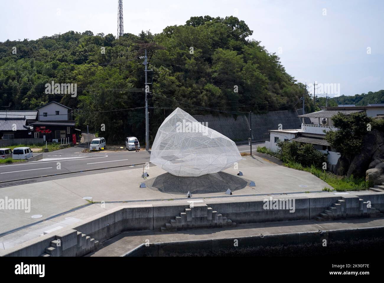 Pavillon von oben. Naoshima Pavillion, Naoshima, Japan. Architekt: Sou Fujimoto , 2018. Stockfoto