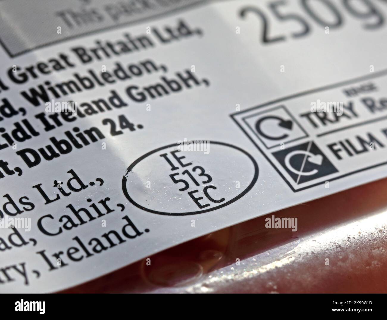 Fleisch EU-Ursprungsmarke, auf Irish Bacon IE 513 EG, Lebensmittelkontrollen auf Supermarktverpackungen Stockfoto