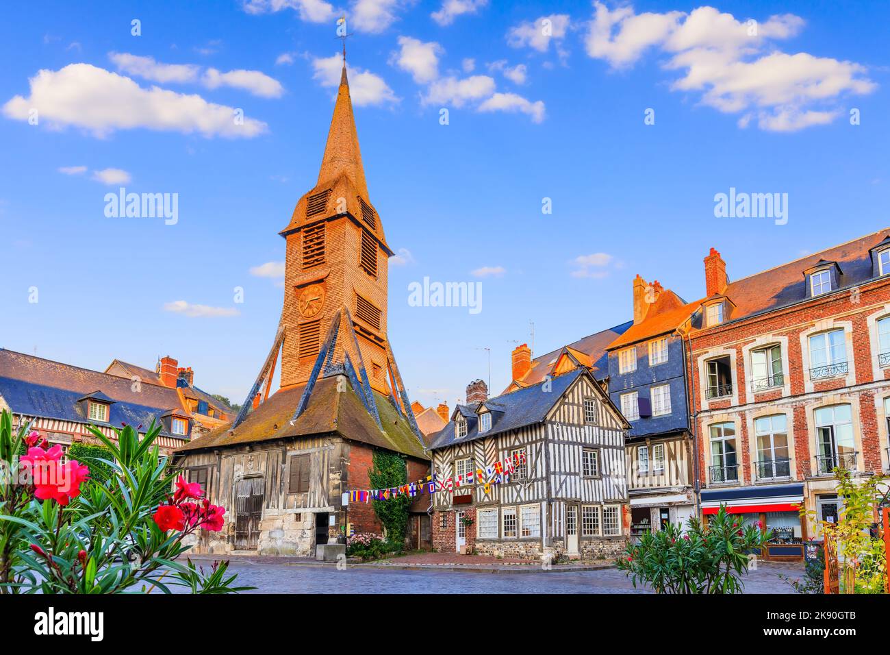 Honfleur, Frankreich. Glockenturm der Kirche der Heiligen Katharina. Stockfoto