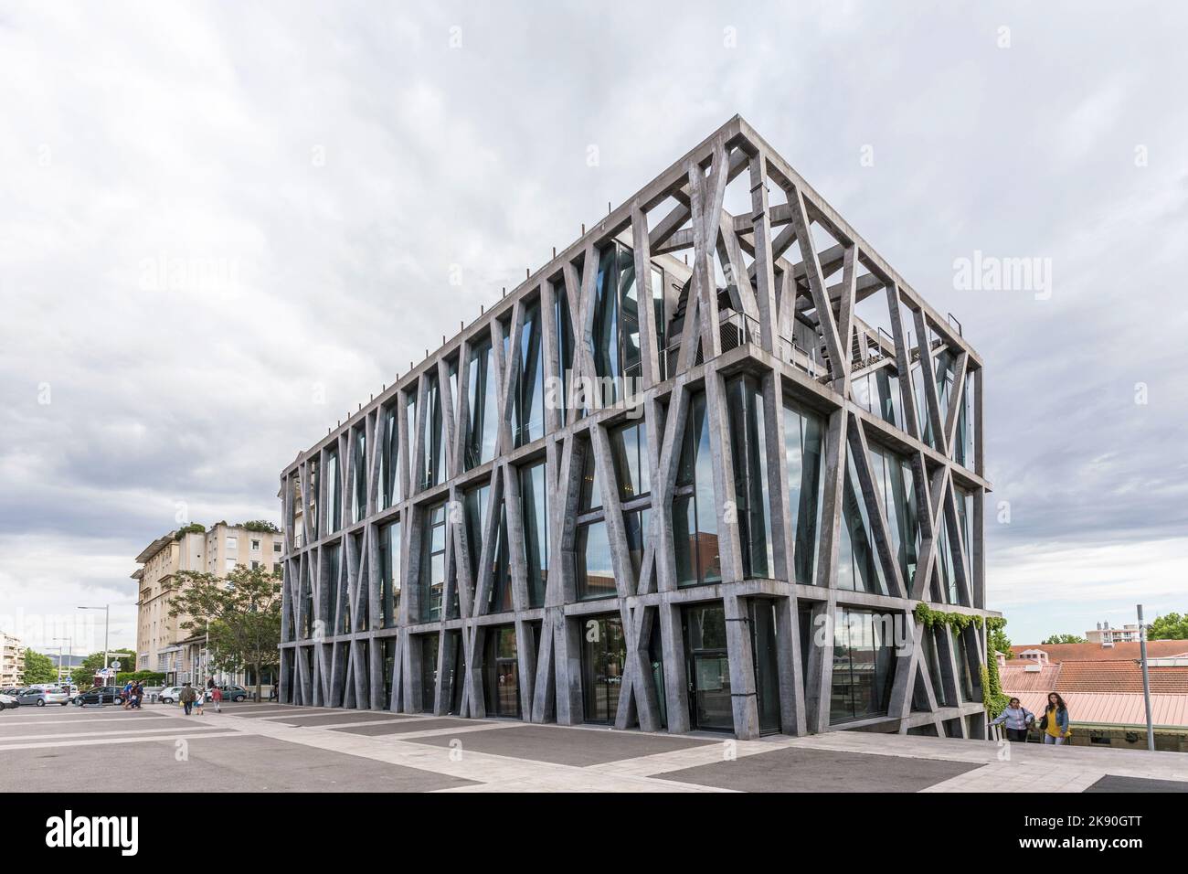 AIX EN PROVENCE, FRANKREICH - 2. JUNI 2016: Berühmter Pavillon de noir in Aix en Provence. Das von Rudy Ricciotti entworfene Gebäude gewann die große nationale pri Stockfoto