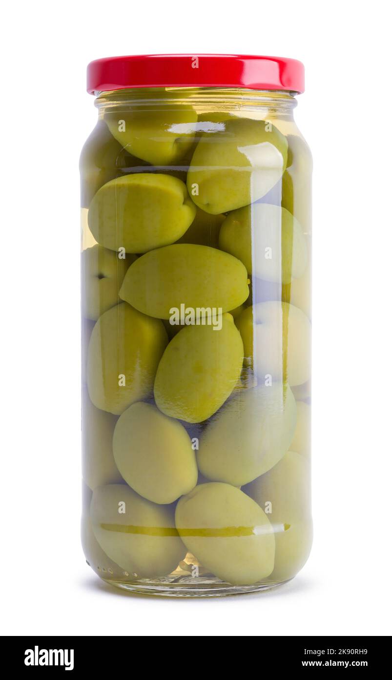 Glas eingelegter grüner Oliven auf Weiß ausgeschnitten. Stockfoto