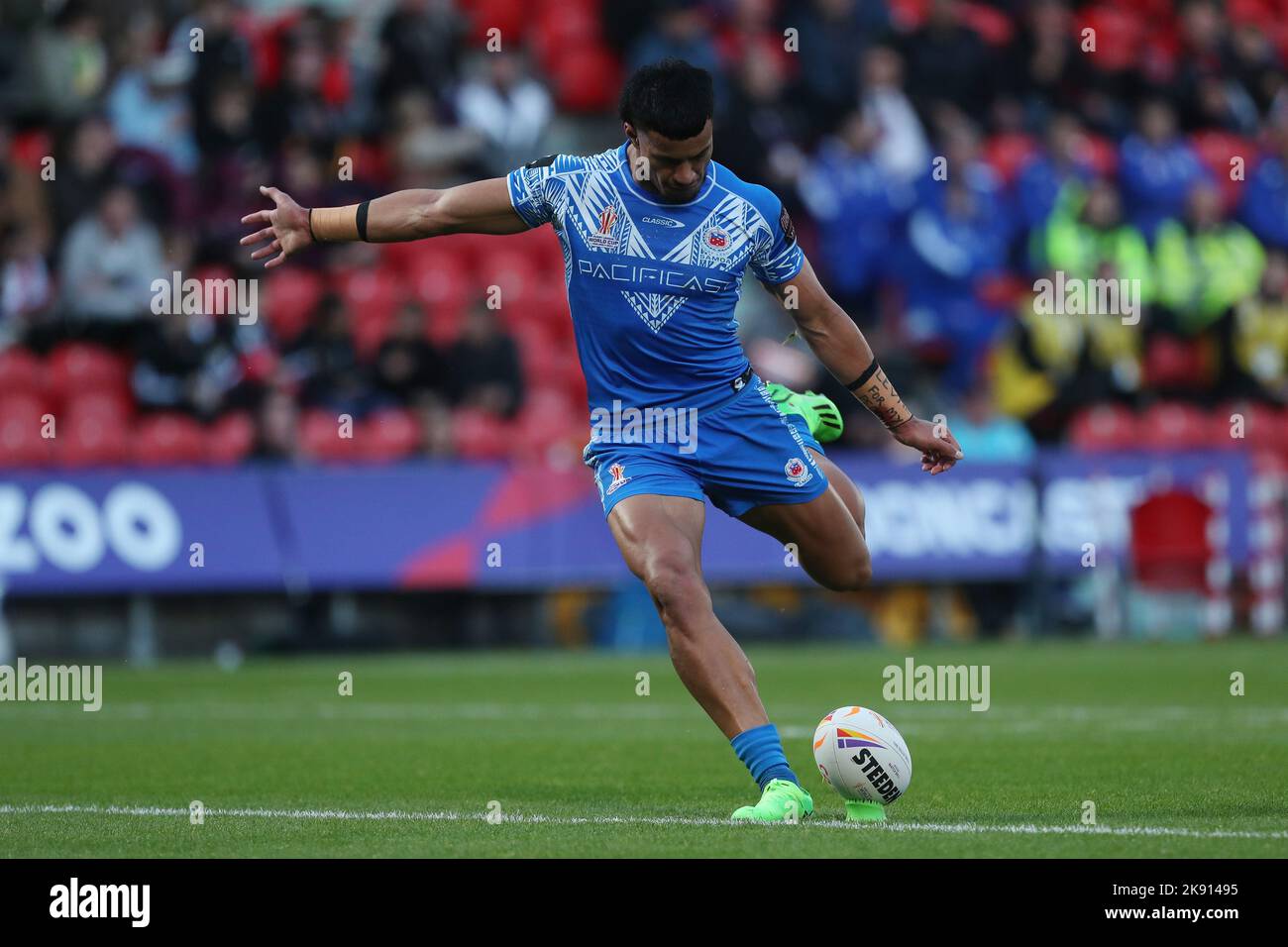 Stephen Crichton von Samoa tritt beim Rugby League World Cup Group A Spiel 2021 zwischen Samoa und Griechenland am Sonntag, den 23.. Oktober 2022, im Eco-Power Stadium in Doncaster ins Tor. (Kredit: Mark Fletcher | MI News ) Kredit: MI Nachrichten & Sport /Alamy Live News Stockfoto