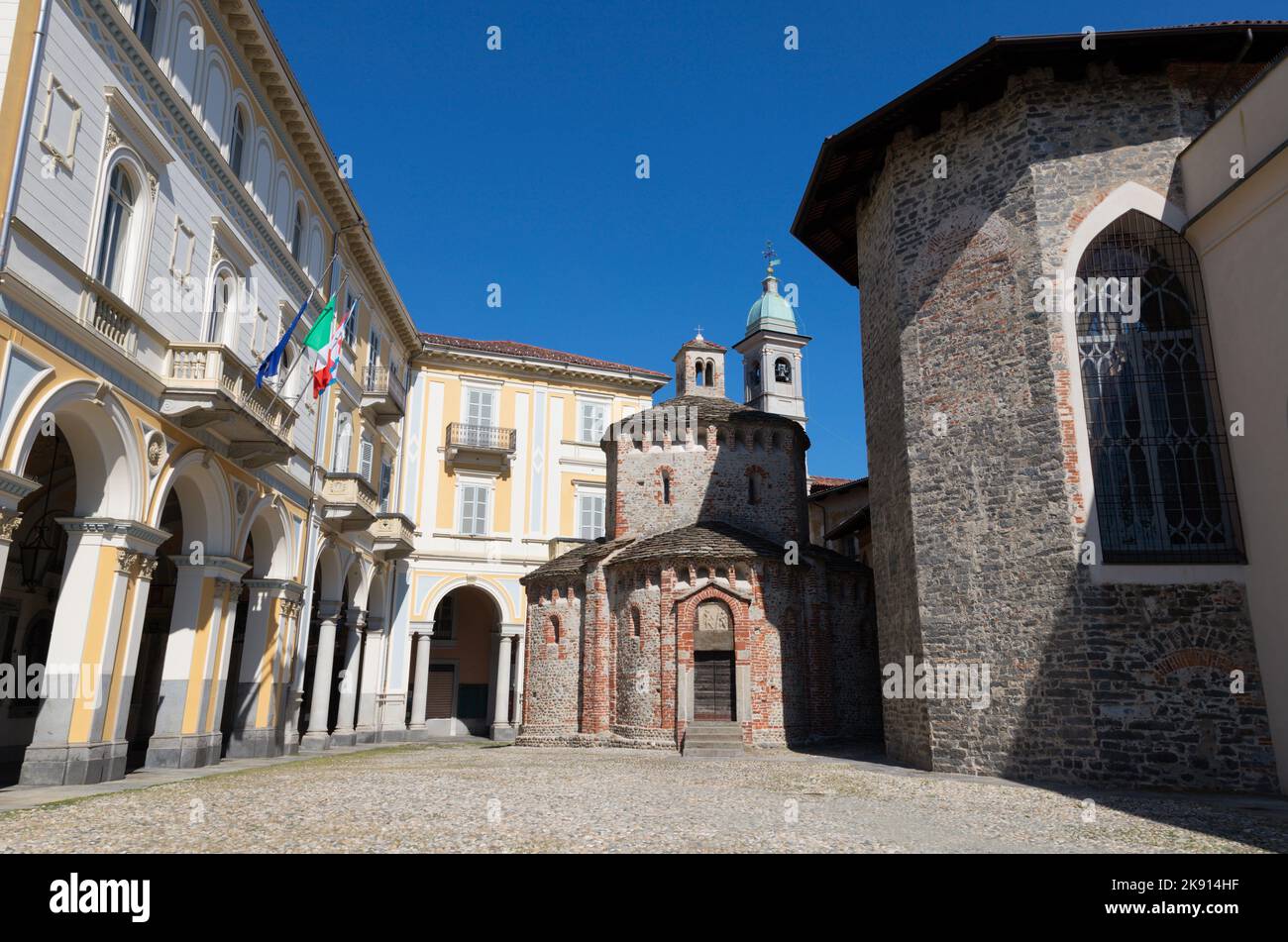 Biella - Baptistery des Heiligen Giovanni des Täufers - Piazza Duomo Stockfoto