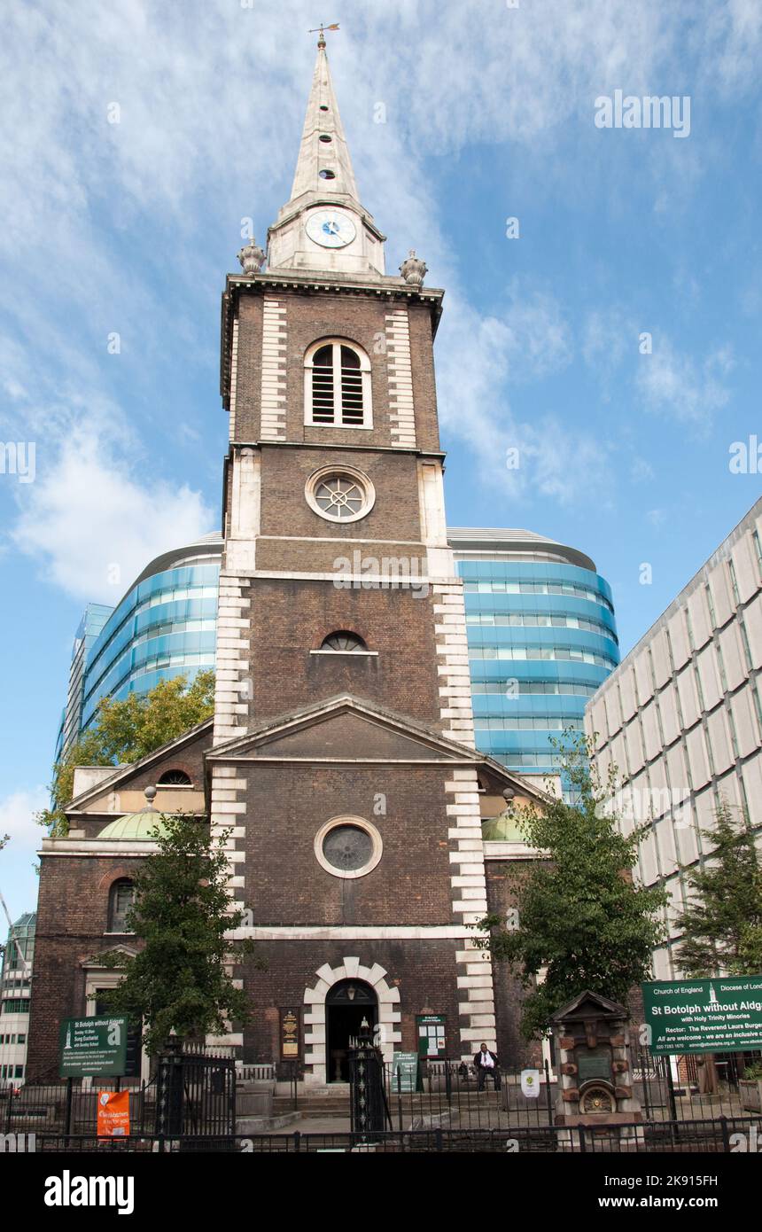 St. Botolph in der Aldgate Church, Aldgate High Street, Aldgate, London - die Kirche, die 1740 von George Dance, dem Älteren, entworfen wurde, steht an einem Ort, an dem die Kirche liegt Stockfoto
