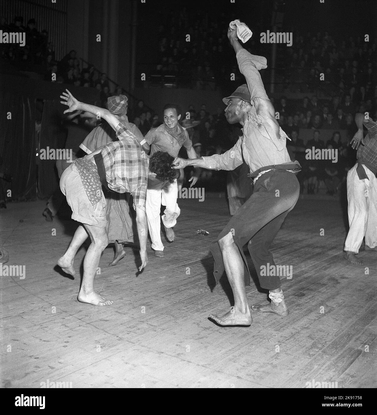 Tanzen in der 1940s. Performance-Tänzer auf der Tanzfläche bei einer Show, bei der Tanz und Schauspiel kombiniert werden. 1947. Kristoffersson Ref. Z41-5 Stockfoto