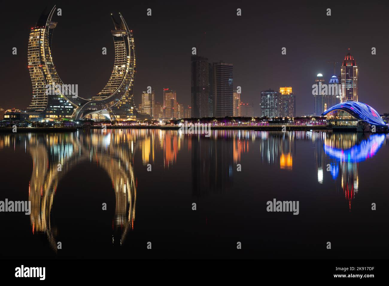 Wunderschöne Aussicht auf die Lusail Marina City Promenade. Stockfoto