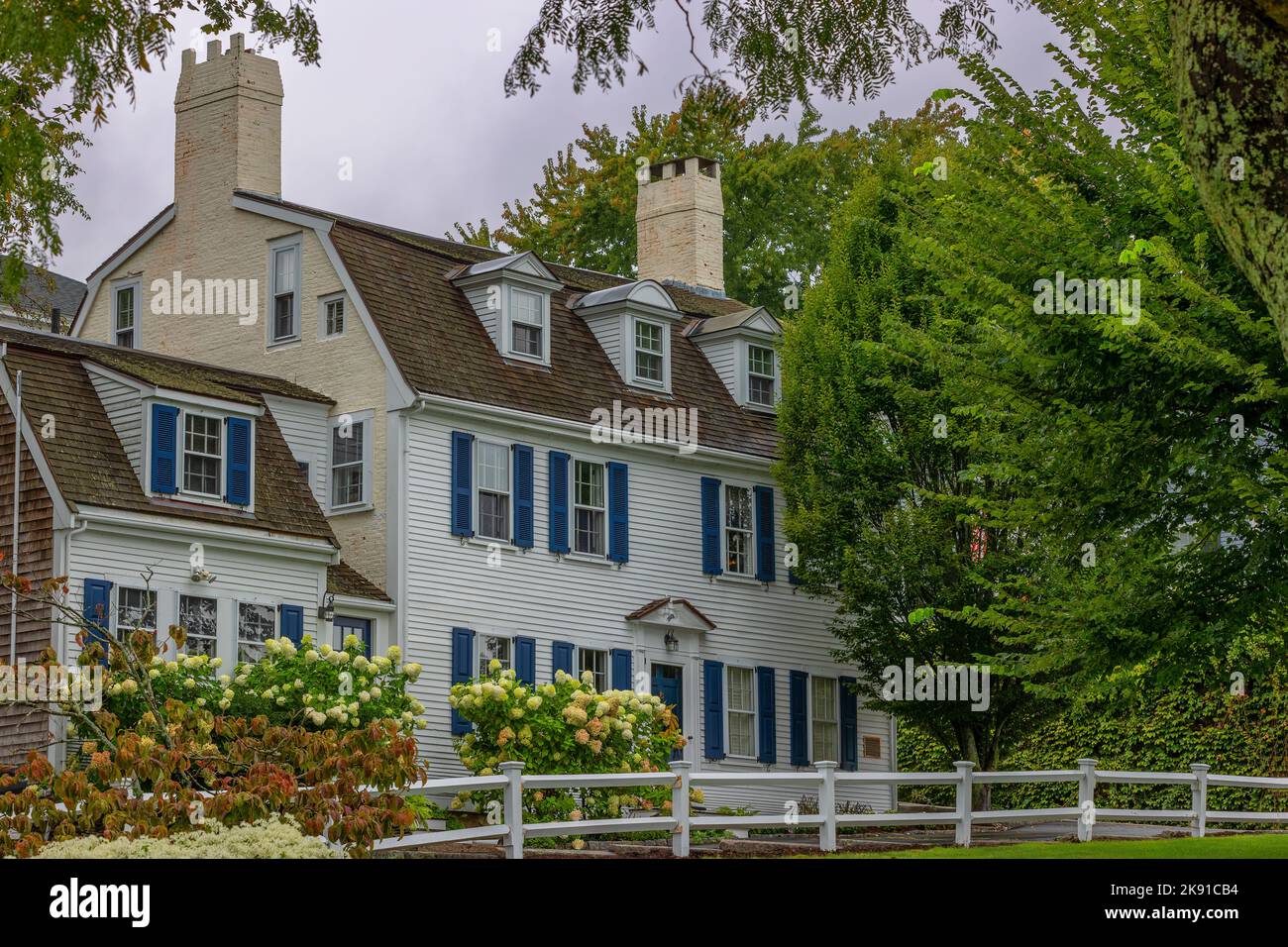 Plymouth, Massachusetts, USA - 12. September 2022: Herrensitz neben Brewster Gardens. Stockfoto