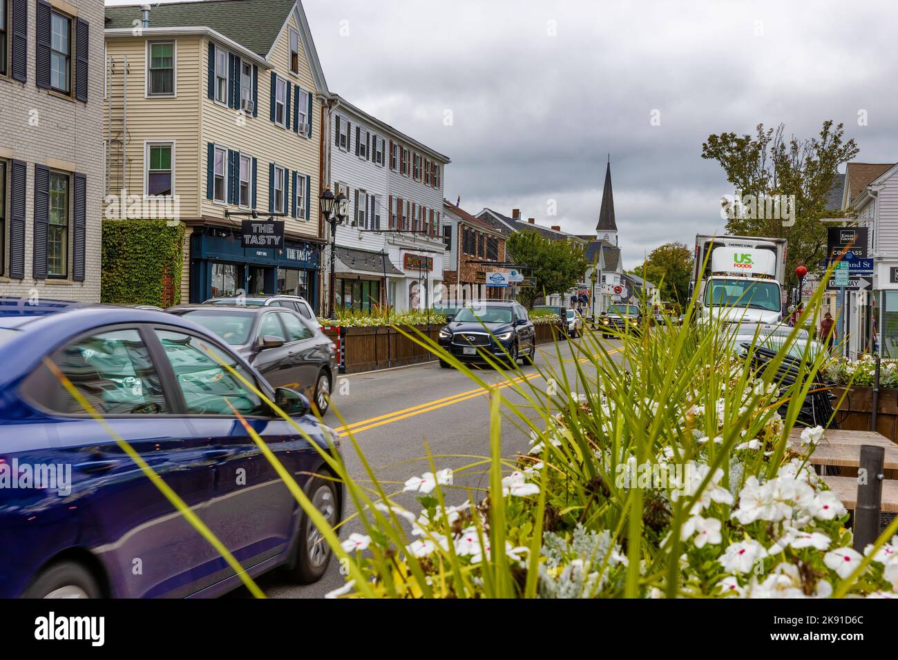 Plymouth, Massachusetts, USA - 12. September 2022: Downtown-Szene unter bewölktem Himmel Stockfoto