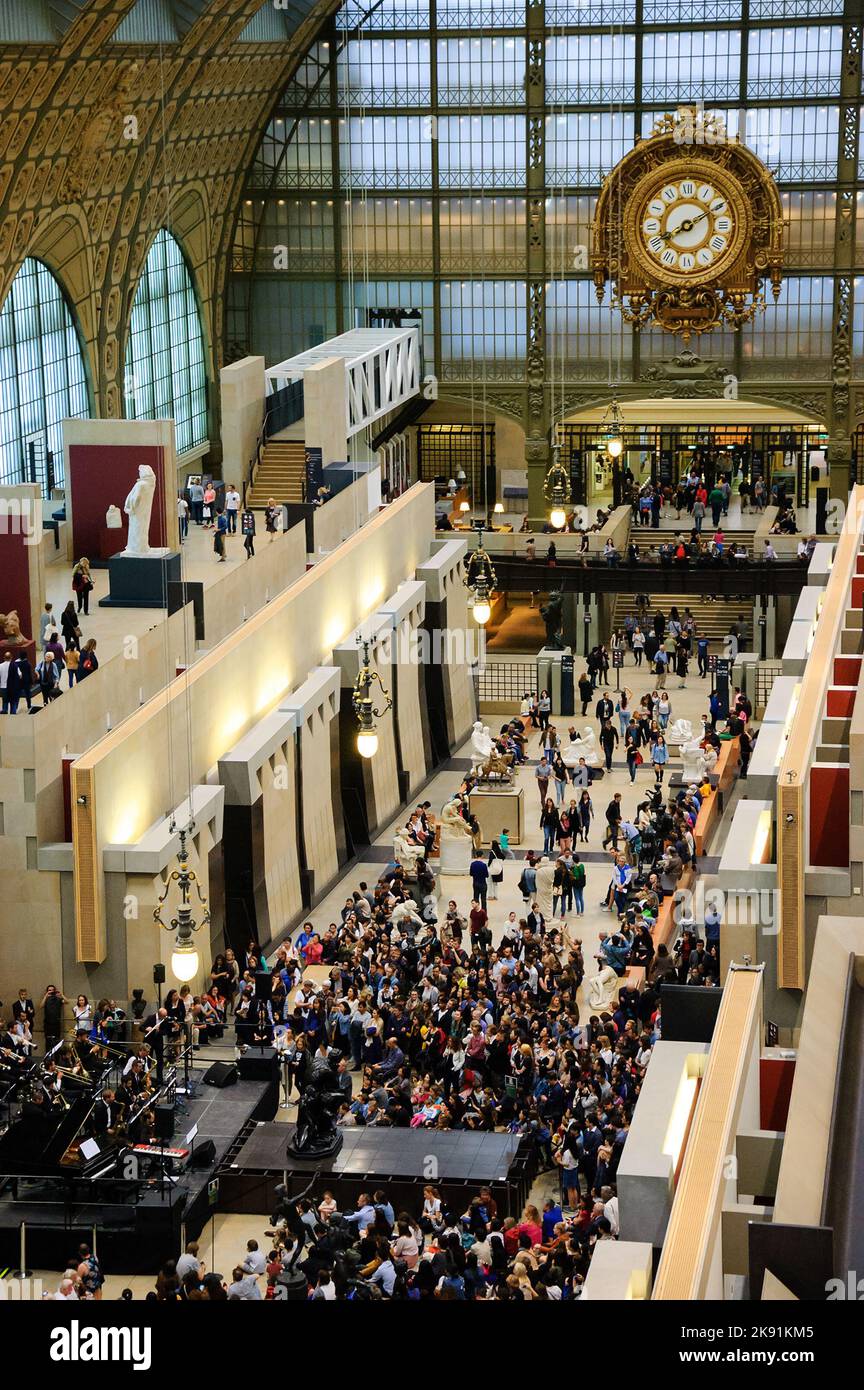 PARIS, FRANKREICH - 17. OKTOBER 2015: Museum D'Orsay nimmt an der European Museum Night Teil. Konzert. Stockfoto