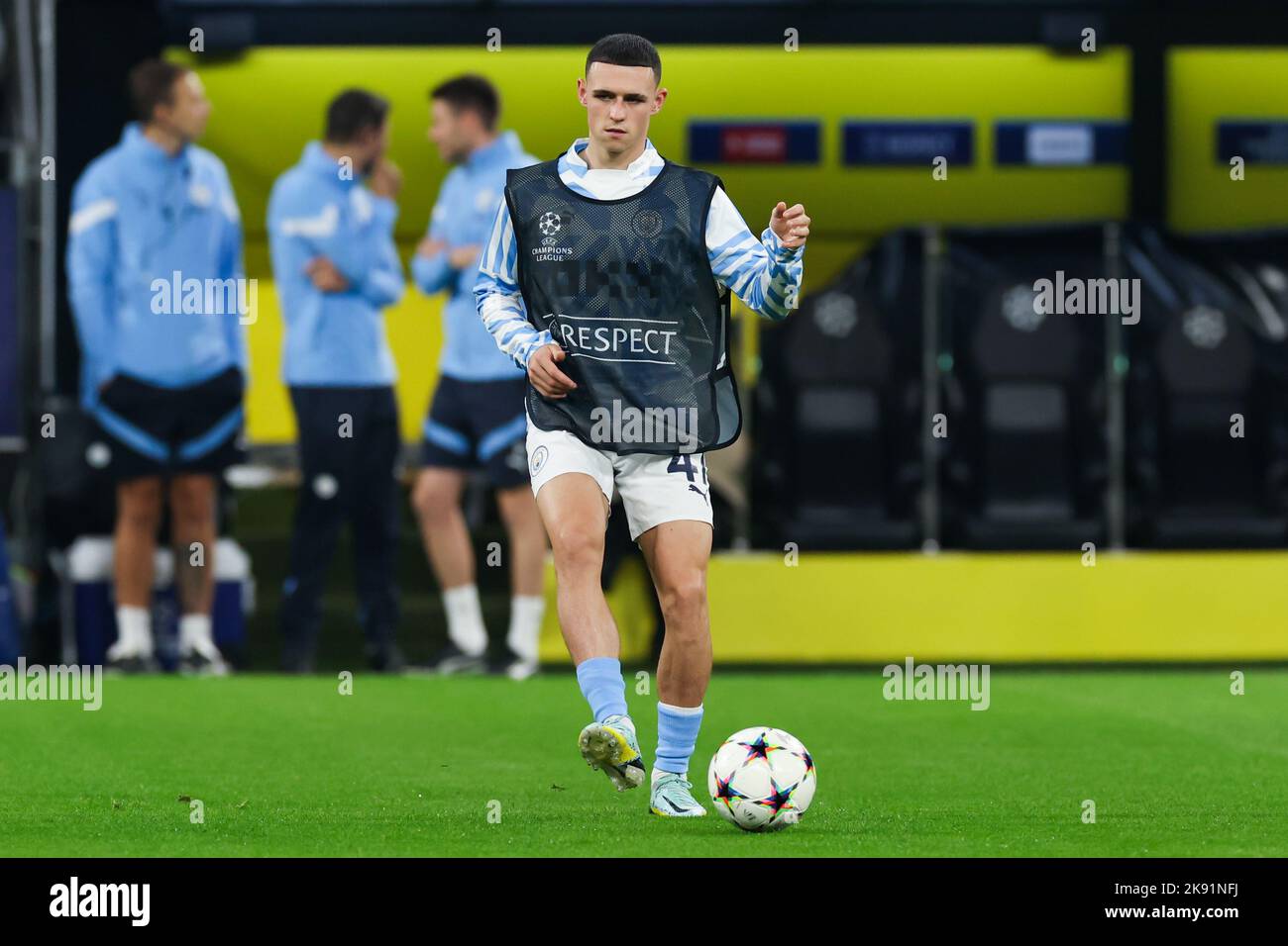 DORTMUND, DEUTSCHLAND - 25. OKTOBER: Phil Foden von Manchester City während des UEFA Champions League-Spiel der Gruppe G zwischen Borussia Dortmund und Manchester City im Signal Iduna Park am 25. Oktober 2022 in Dortmund (Foto: Marcel ter Bals/Orange Picles) Stockfoto