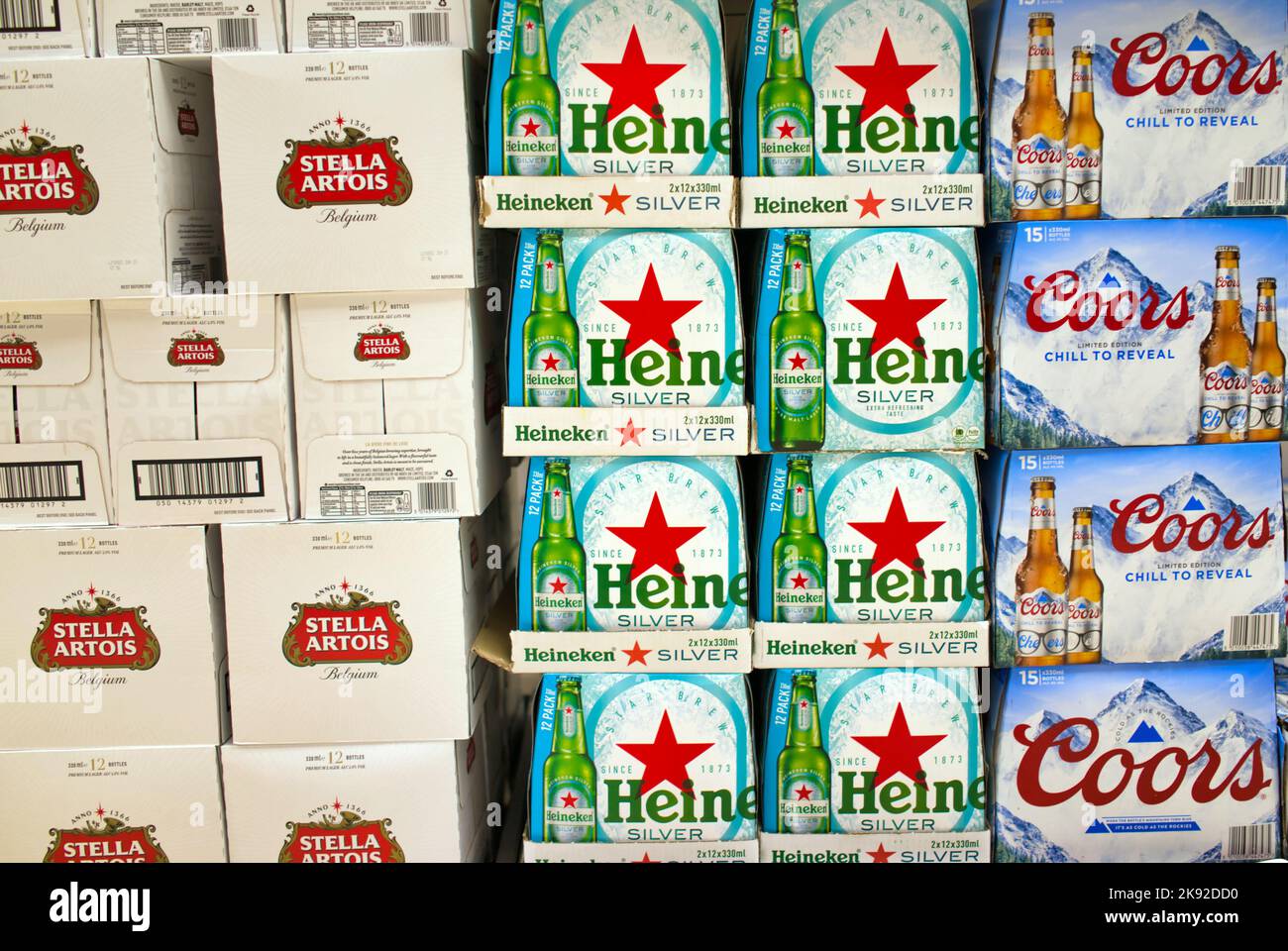 Supermarkt Gang Bierkisten Stockfoto