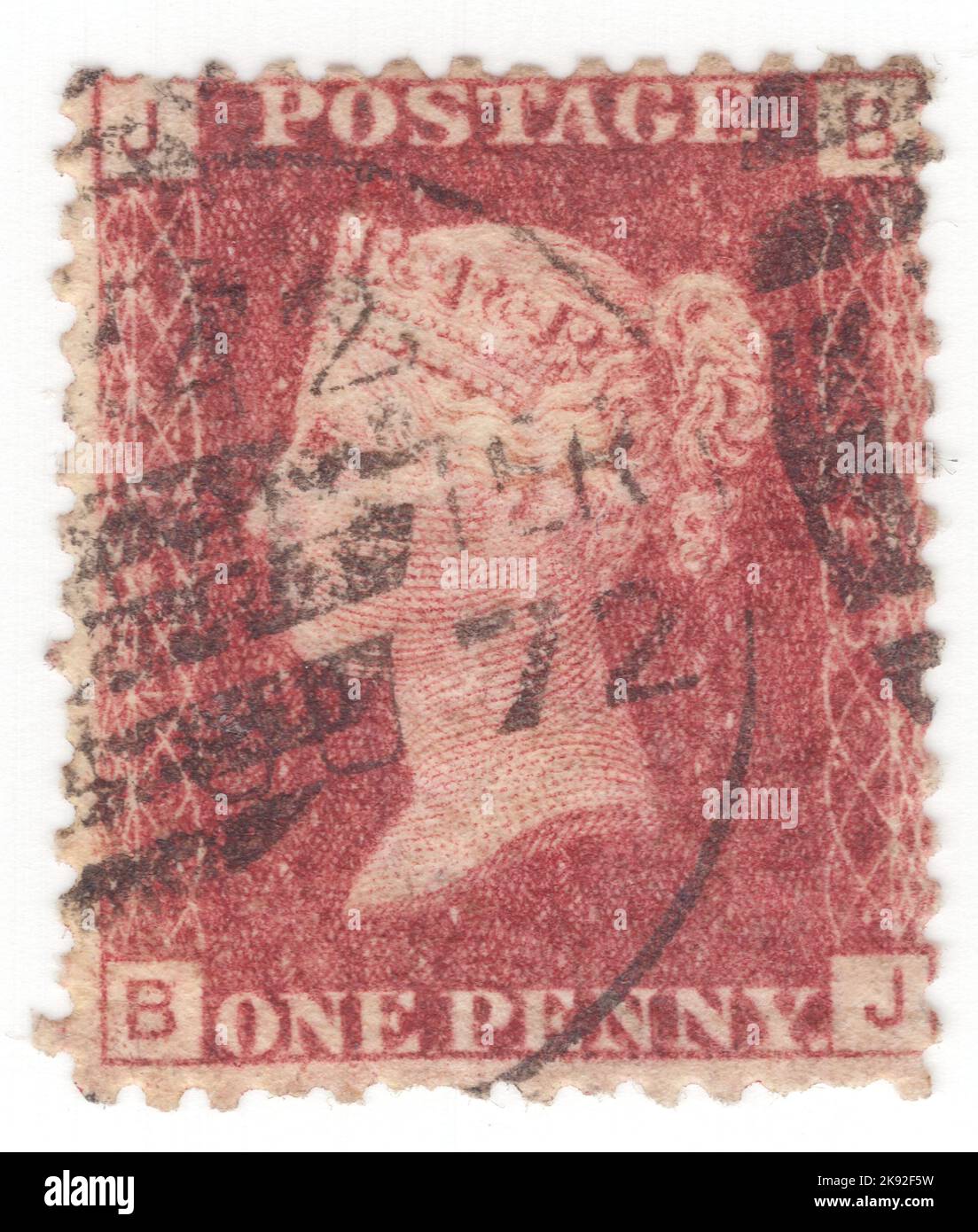 VEREINIGTES KÖNIGREICH - 1864: Eine rosérote Briefmarke mit 1 Pence, die das Porträt von Königin Victoria zeigt. Platte 205 Stockfoto