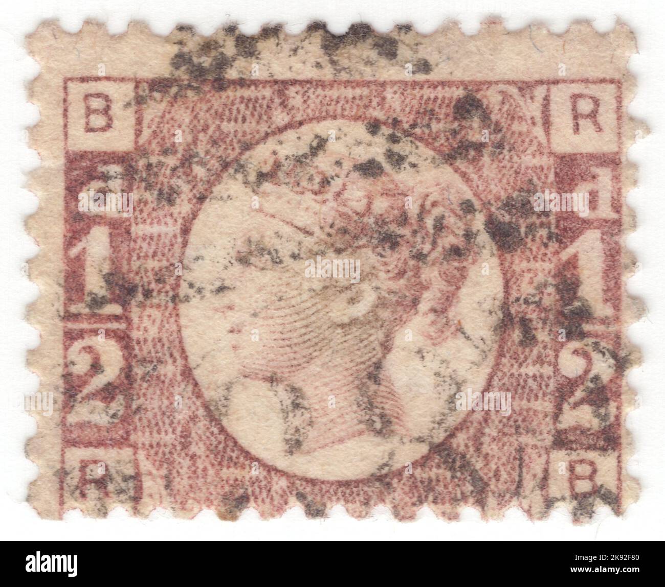 VEREINIGTES KÖNIGREICH - 1870: Eine ½ Pence Rose Briefmarke mit Porträt von Königin Victoria. Platte 5 Stockfoto