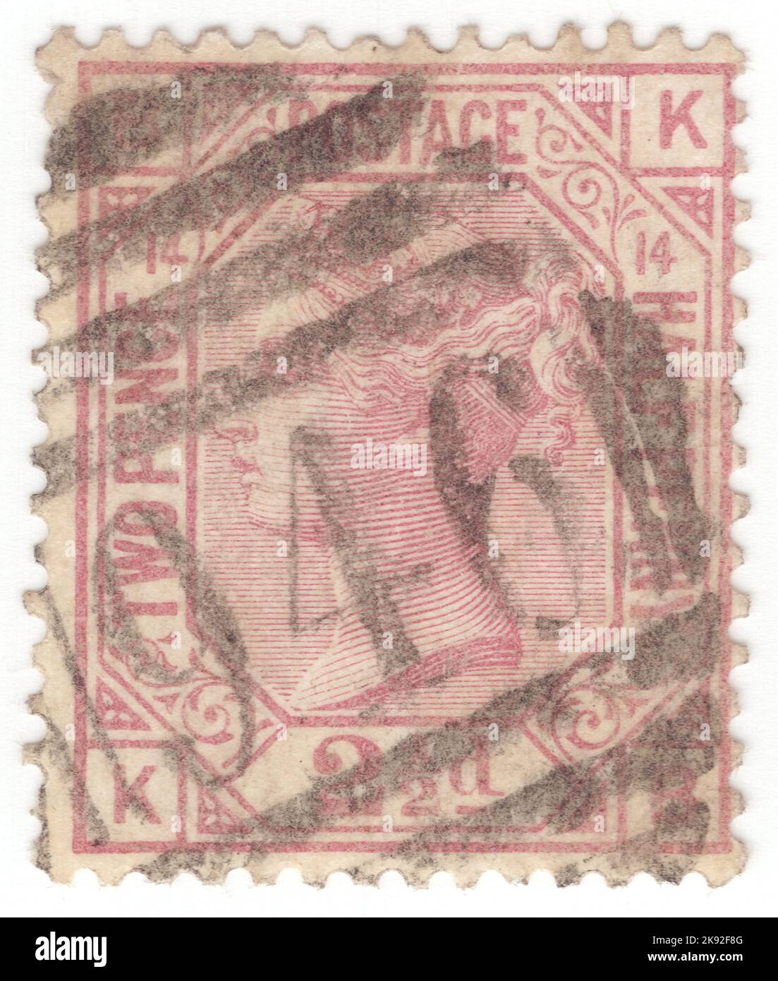 VEREINIGTES KÖNIGREICH - 1876: Eine 2½ Pence-Klarinette-Briefmarke, die das Porträt von Königin Victoria zeigt. Platte 14 Stockfoto
