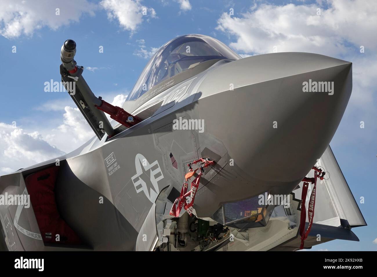 Edwards Air Force Base, Kalifornien/USA - 15. Oktober 2022: Ein multifunktionaler Kampfflugjet der US Navy Lockheed Martin F-35C Lighting II wird ausgestellt. Stockfoto