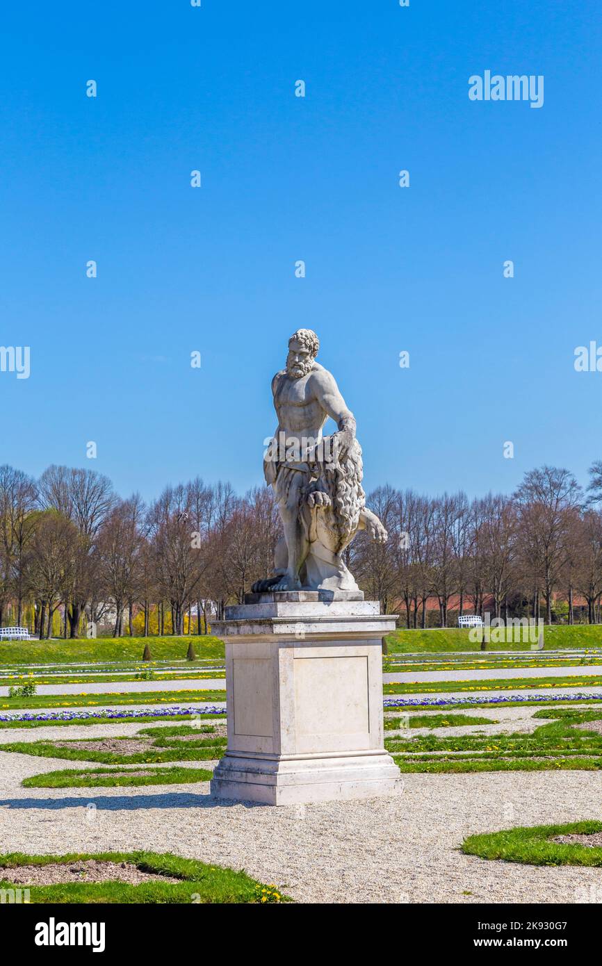 MÜNCHEN, DEUTSCHLAND - APR 20, 2015: Statuen auf dem Schloss Oberschleißheim, München. Stockfoto