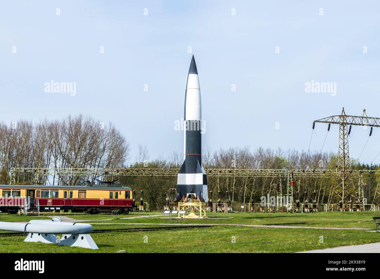 PEENEMÜNDE, DEUTSCHLAND - 17. APRIL: Deutsche WW2 V2-Rakete am 17. April 2014 in Peenemünde, Deutschland. Ab 1943 waren große Zahlen der Rakete ma Stockfoto