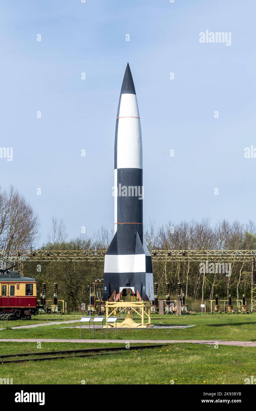PEENEMÜNDE, DEUTSCHLAND - 17. APRIL: Deutsche WW2 V2-Rakete am 17. April 2014 in Peenemünde, Deutschland. Ab 1943 waren große Zahlen der Rakete ma Stockfoto