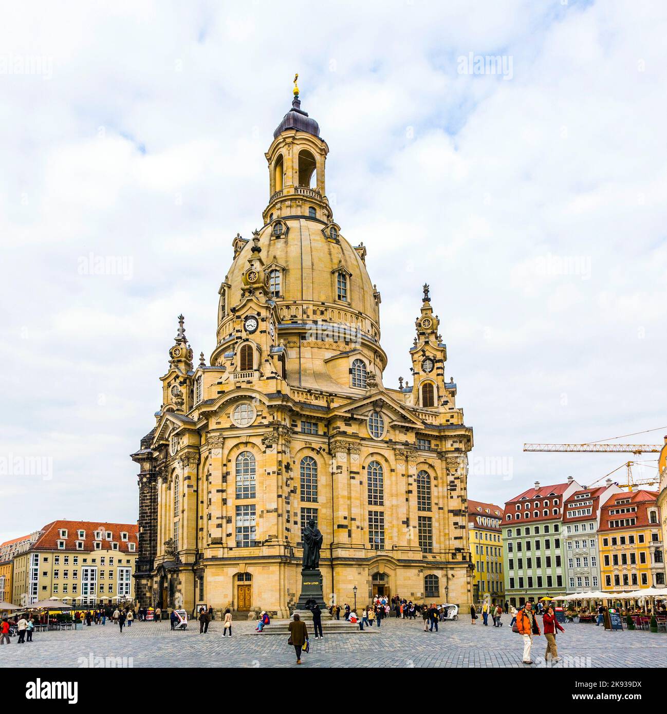 DRESDEN, DEUTSCHLAND - SEP 17, 2008: Blick auf die Frauenkirche in Dresden, Deutschland. Nach dem zweiten Weltkrieg wieder aufgebaut, ist die Kathedrale heute eine der meistgebauten Stockfoto