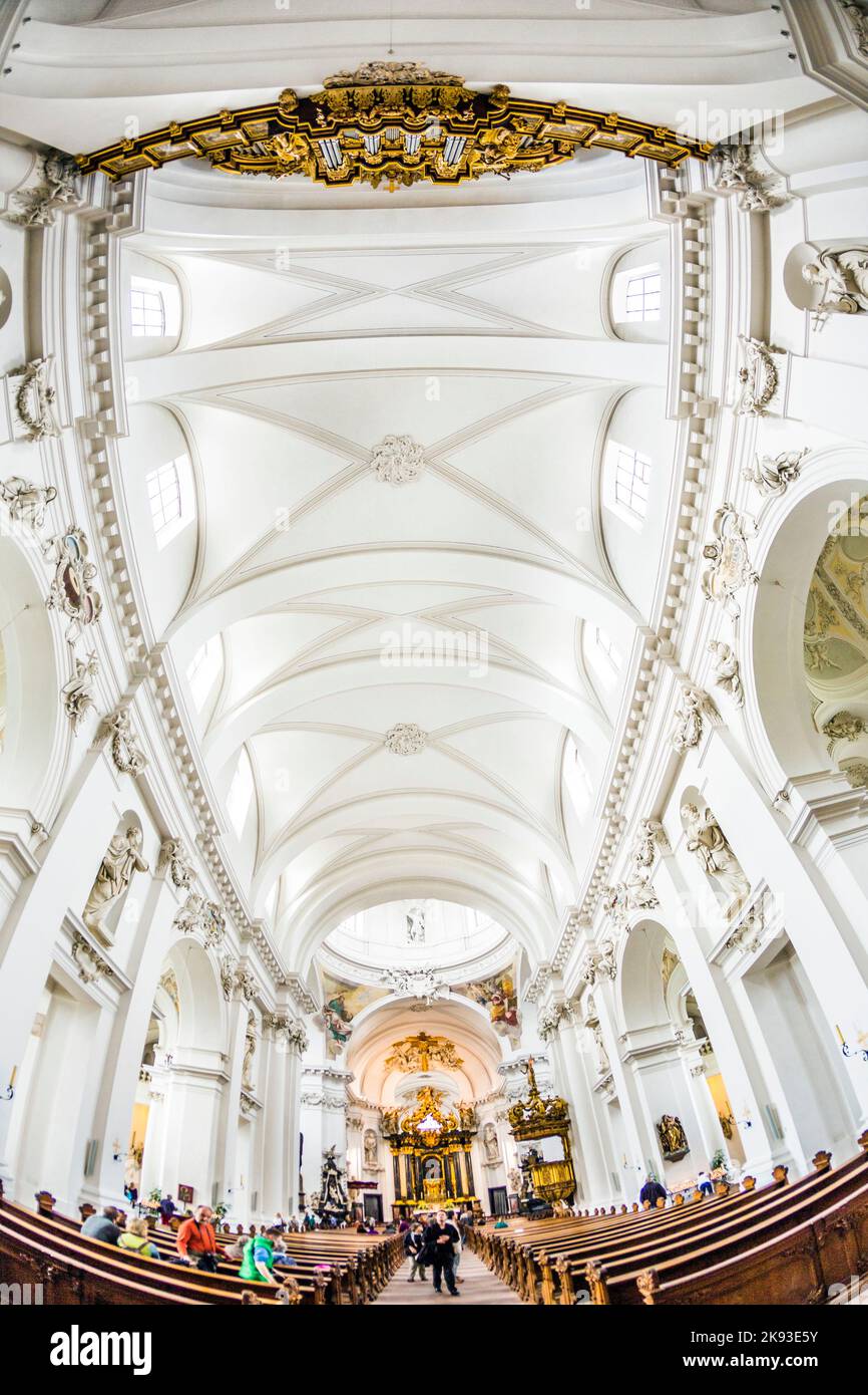 FULDA, DEUTSCHLAND SEP 20. 2014 Innenansicht des barocken Doms in