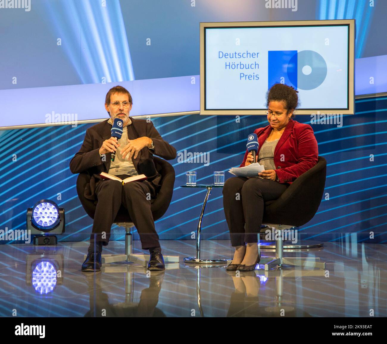 FRANKFURT, DEUTSCHLAND - 12. Okt 2014: Publikumstag auf der Internationalen Frankfurter Buchmesse, Interview am ARD-Treffpunkt mit Frank Arnold, Gewinner eines aud Stockfoto