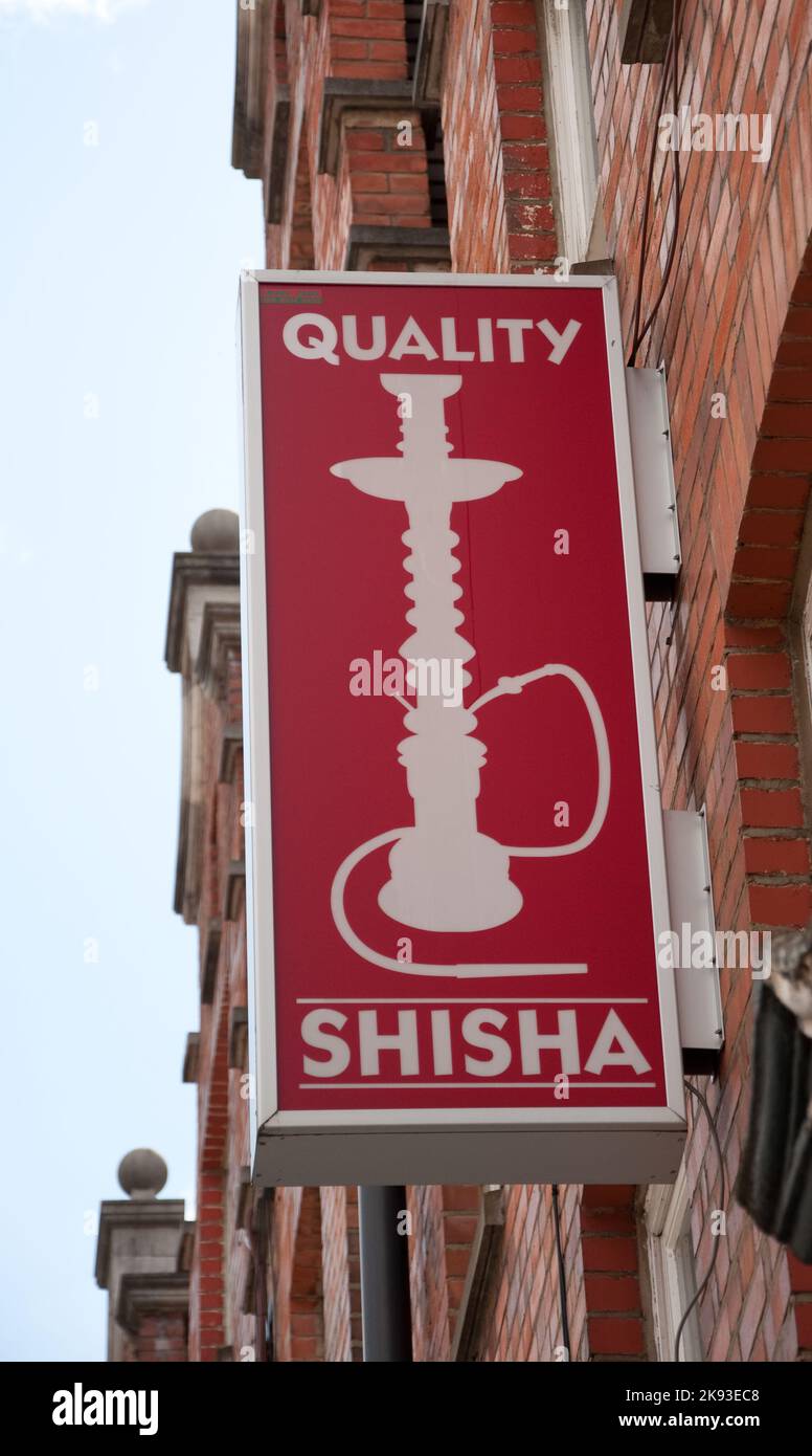 Schild für das Rauchen von Shisha, in der Nähe der Brick Lane, Tower Hamlets, London, Großbritannien Stockfoto