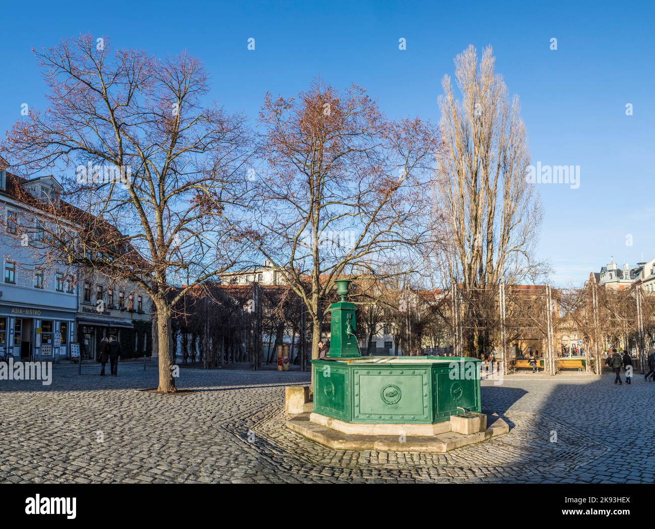 WEIMAR, DEUTSCHLAND - 19. DEZEMBER 2015: Berühmter Goethebrunnen auf dem Frauenplatz in Weimar, Deutschland. Goethe benutzte diesen Brunnen, weil sein Haus stand Stockfoto