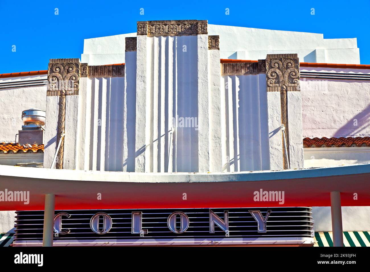 Miami, USA - 27. Juli 2010: Das berühmte Colony Art Deco Theatre wurde für 6,5 Millionen US-Dollar renoviert und ist in Miami, USA, wieder für die Öffentlichkeit zugänglich. 1934 Zoll Stockfoto