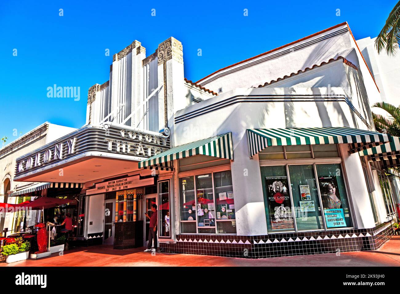 Miami, USA - 27. Juli 2010: Das berühmte Colony Art Deco Theatre wurde für 6,5 Millionen US-Dollar renoviert und ist in Miami, USA, wieder für die Öffentlichkeit zugänglich. 1934 Zoll Stockfoto